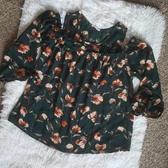 Sienna Sky Top Dark Green Floral Cold Shoulder Size Small - Picture 1 of 6